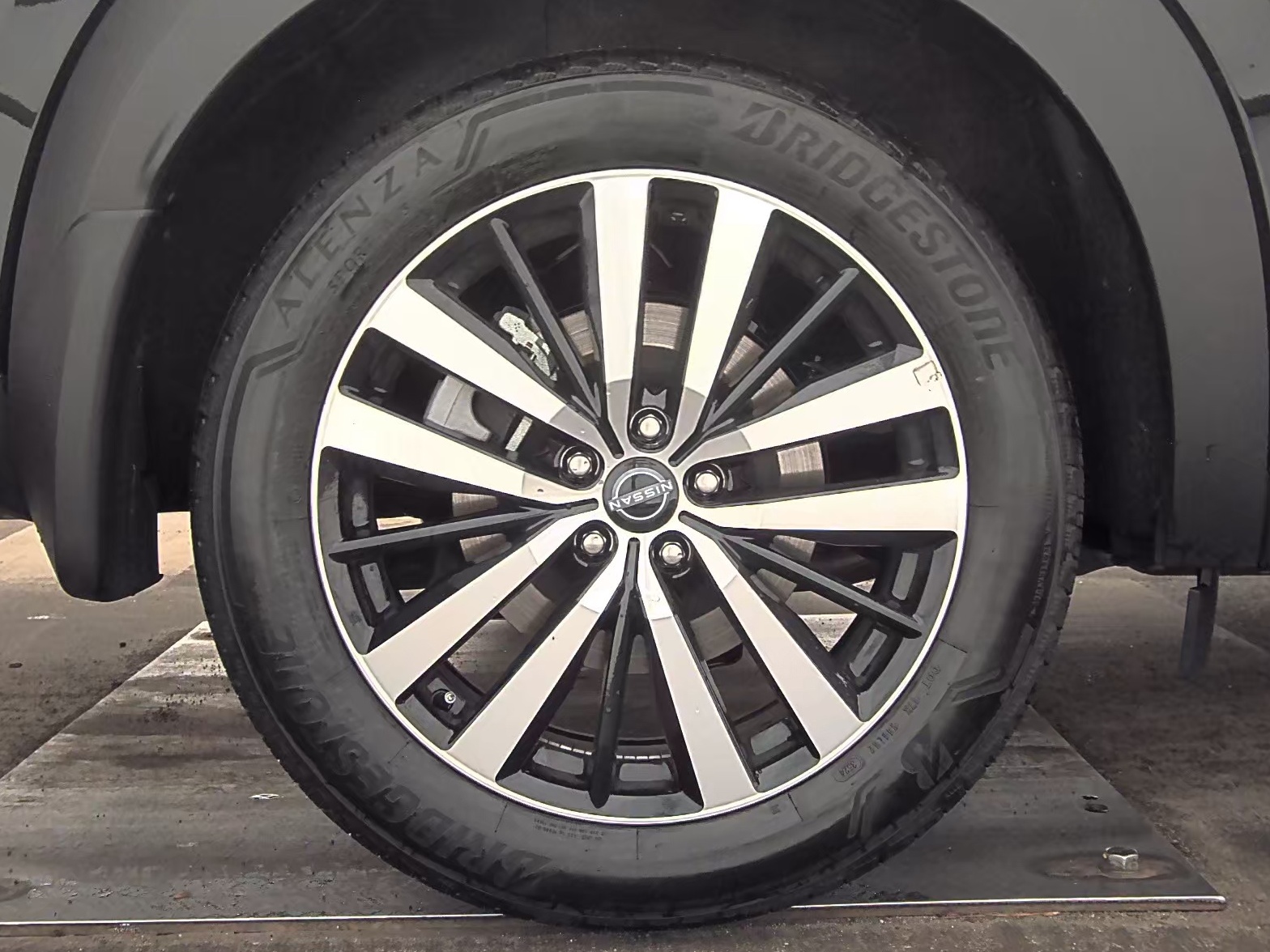 2024 Nissan Pathfinder Platinum FWD