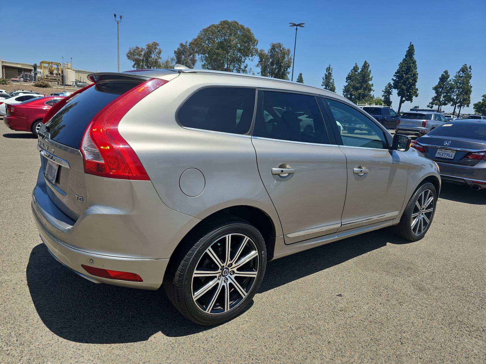 2016 Volvo XC60 T5 Platinum FWD
