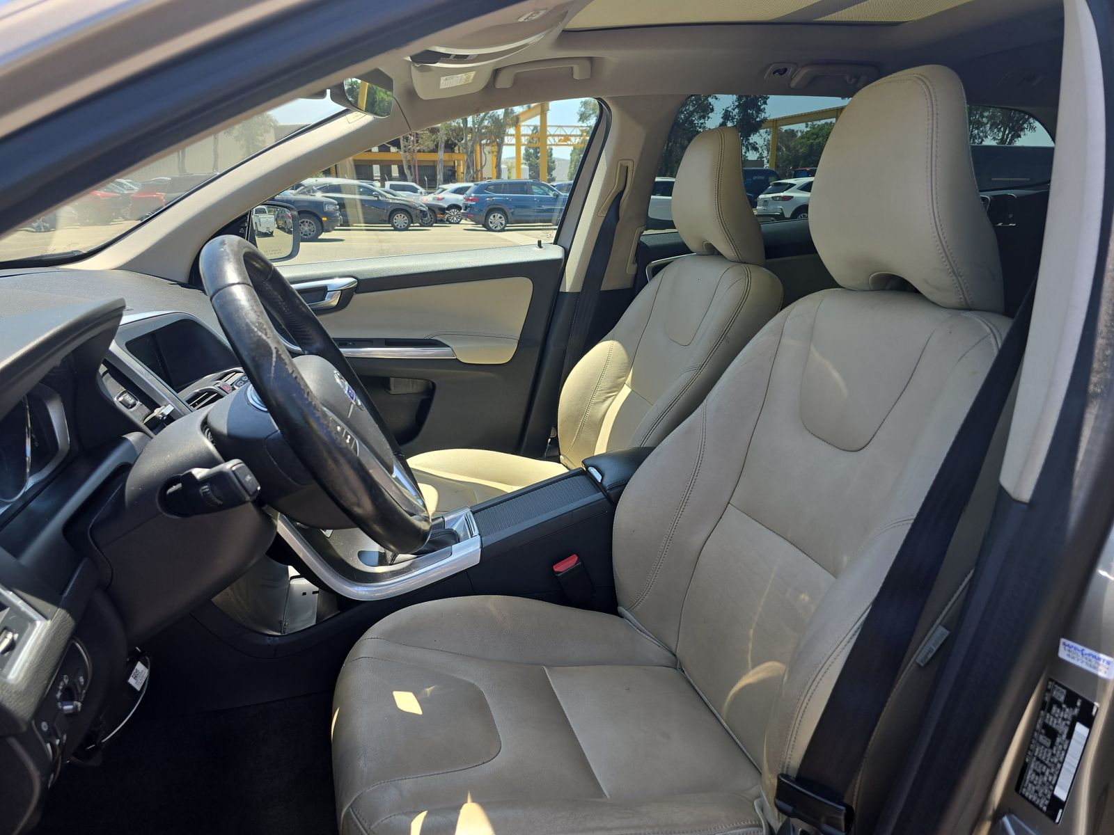 2016 Volvo XC60 T5 Platinum FWD