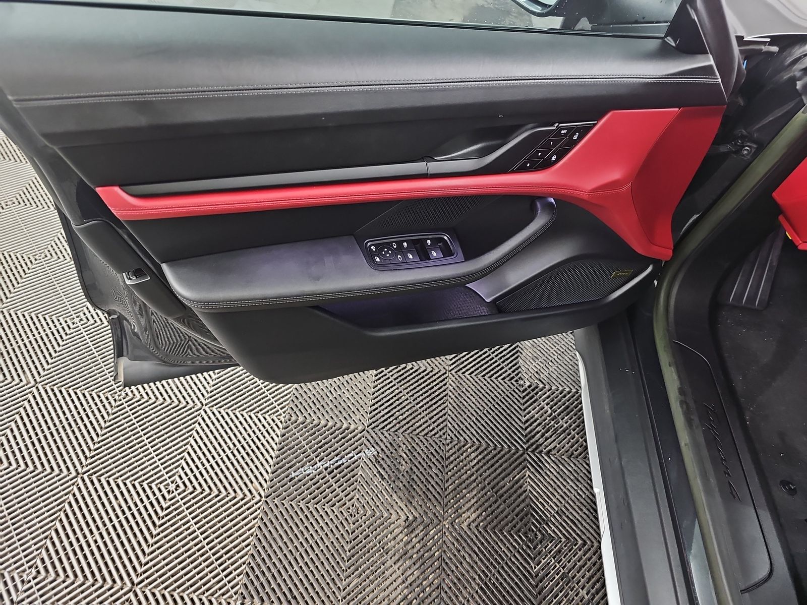 2022 Porsche Taycan 4 AWD