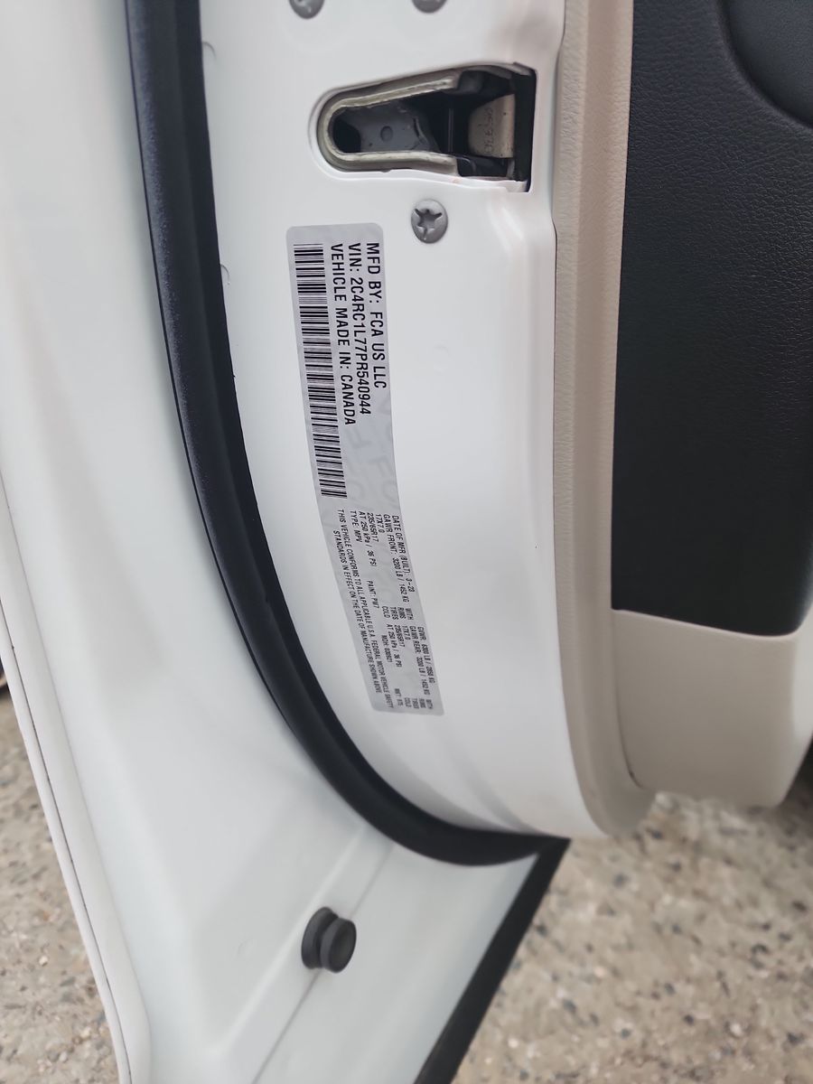 2023 Chrysler Pacifica Hybrid Touring L FWD