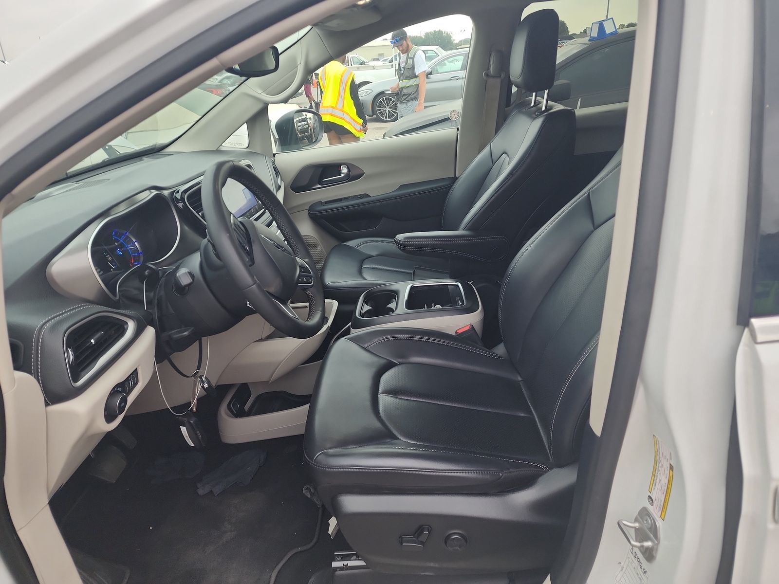 2023 Chrysler Pacifica Hybrid Touring L FWD