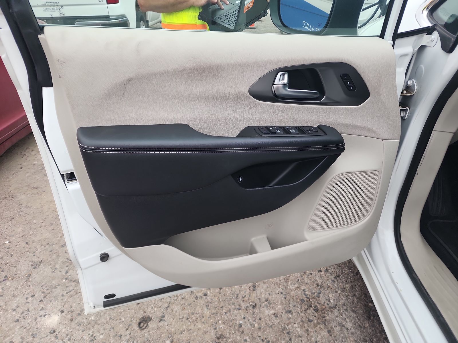 2023 Chrysler Pacifica Hybrid Touring L FWD