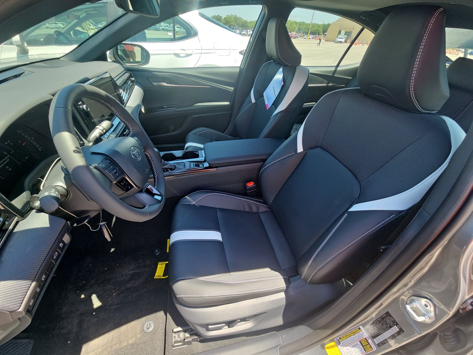 2025 Toyota Camry SE FWD