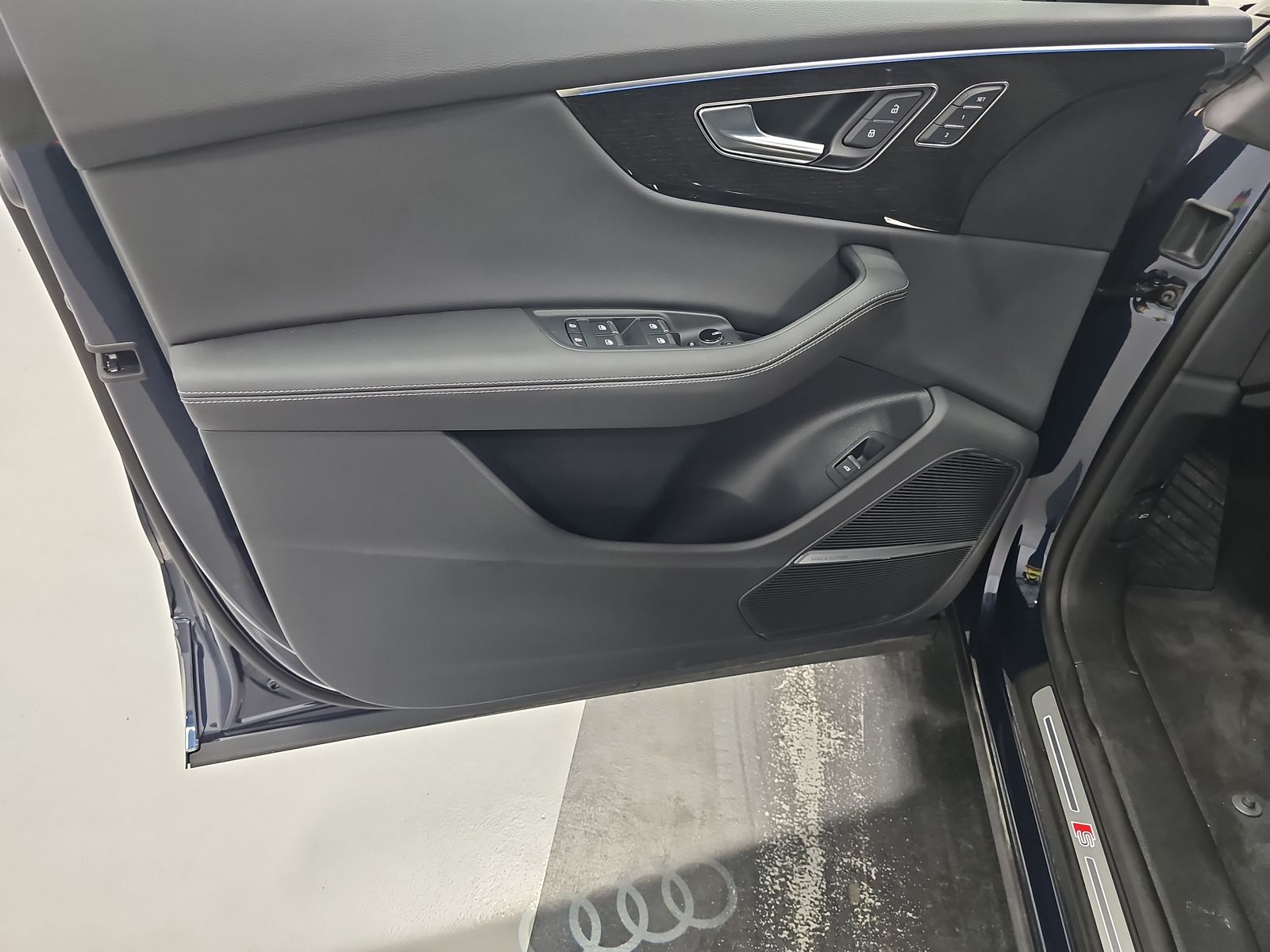 2025 Audi Q8 Prestige AWD