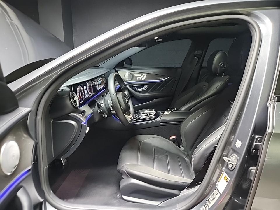 Mercedes-Benz AMG E 43 4MATIC Sedan снимка Mercedes-Benz AMG E 43 4MATIC Sedan