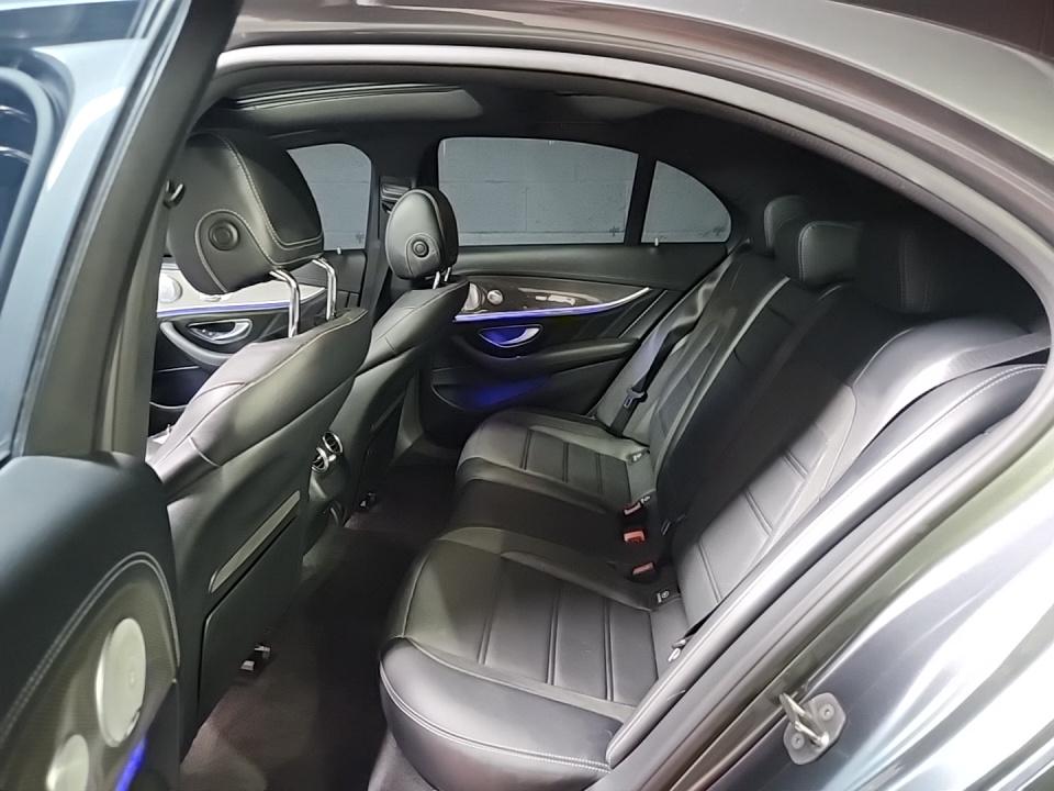 Mercedes-Benz AMG E 43 4MATIC Sedan снимка Mercedes-Benz AMG E 43 4MATIC Sedan