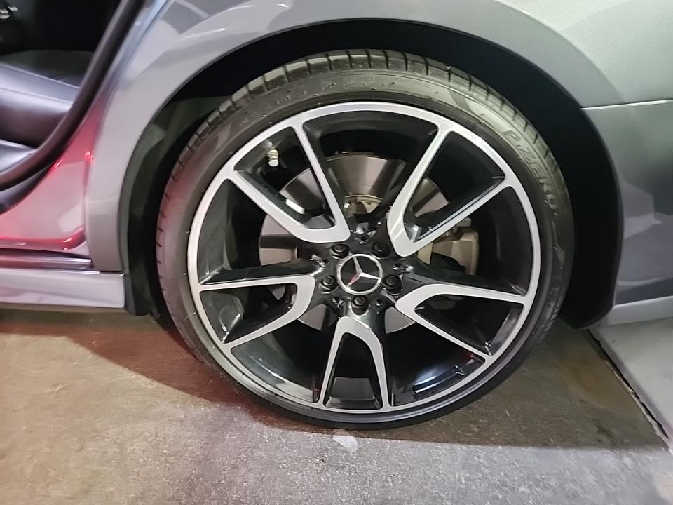 Mercedes-Benz AMG E 43 4MATIC Sedan снимка Mercedes-Benz AMG E 43 4MATIC Sedan