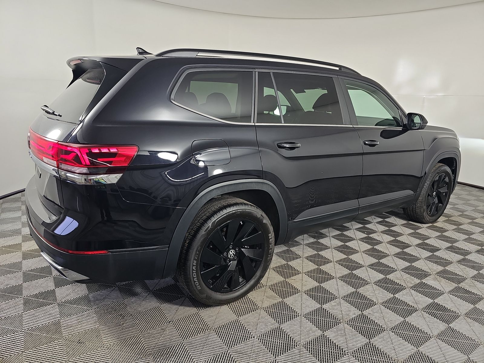 2024 Volkswagen Atlas 2.0T SE FWD