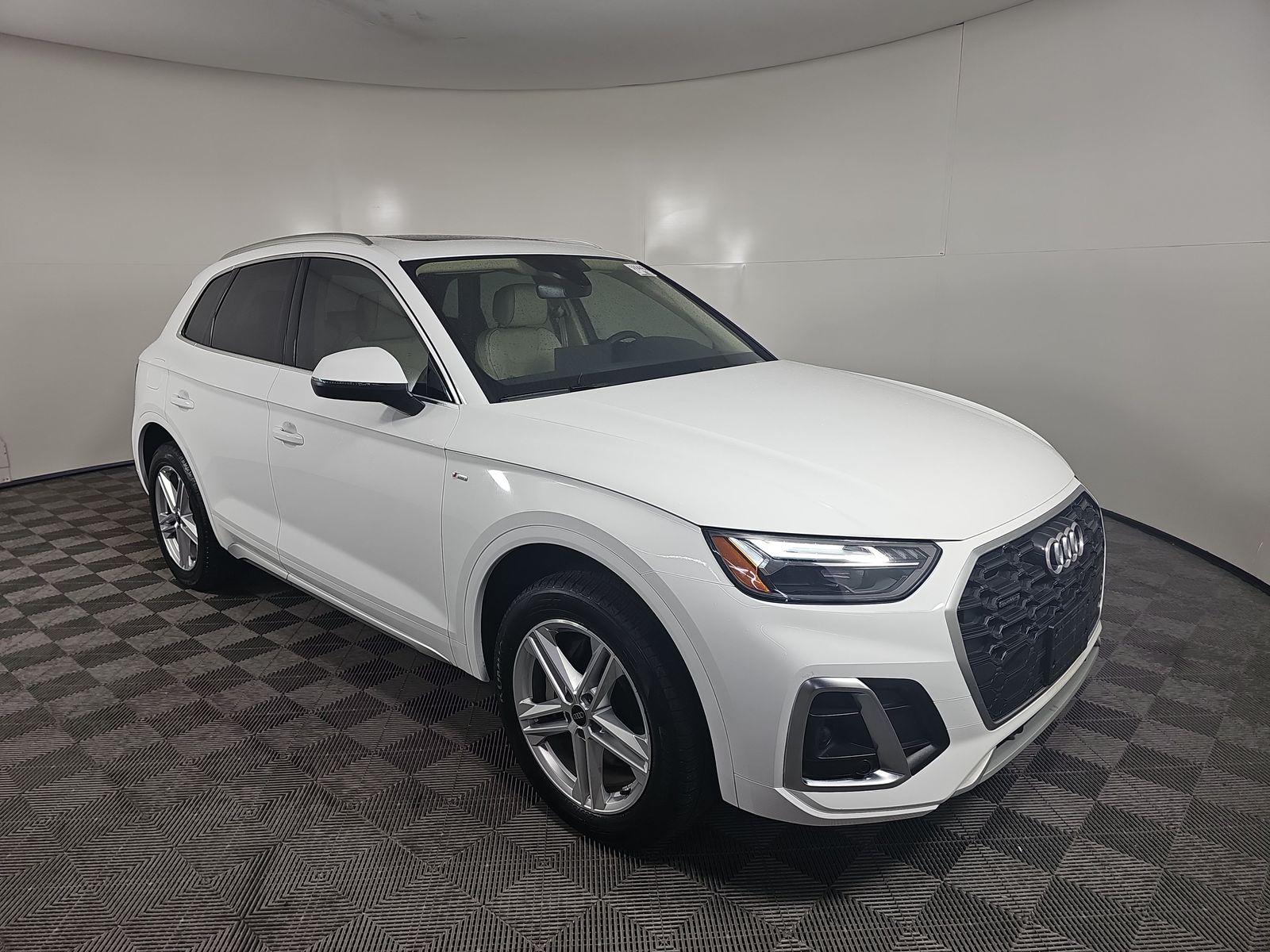 2024 Audi Q5 e Plug-In Hybrid S line Premium Plus AWD