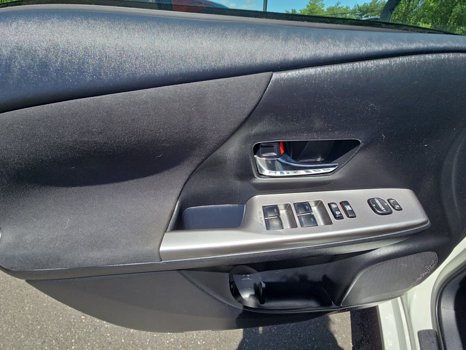 2017 Toyota Prius v Three FWD