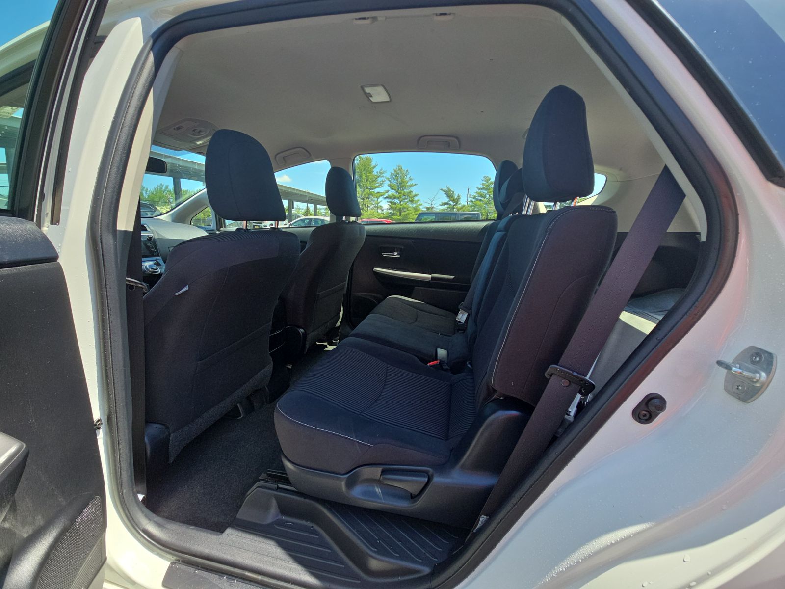 2017 Toyota Prius v Three FWD