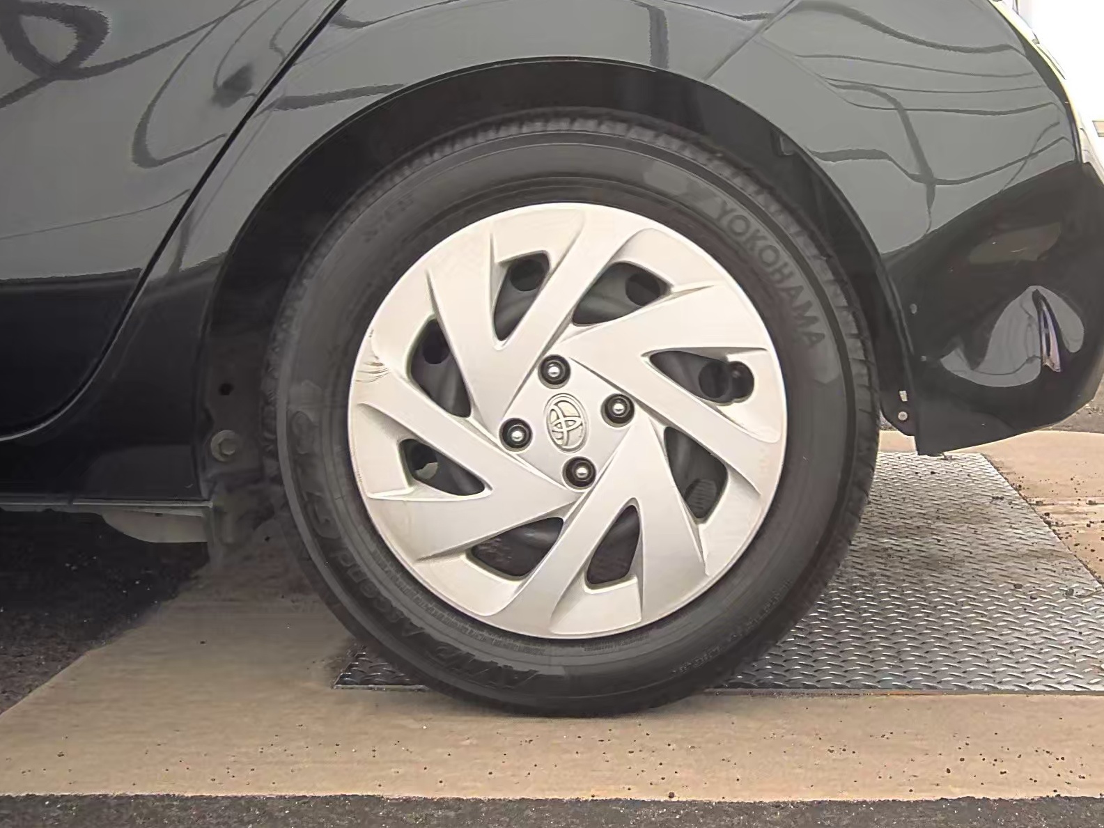 2016 Toyota Prius c Two FWD