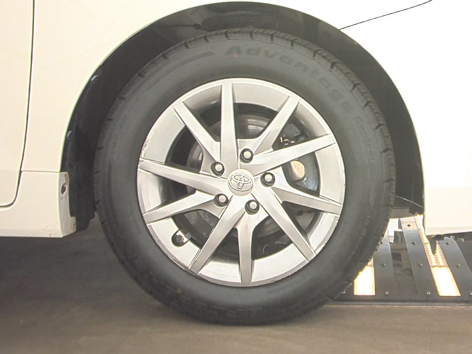 2017 Toyota Prius v Three FWD