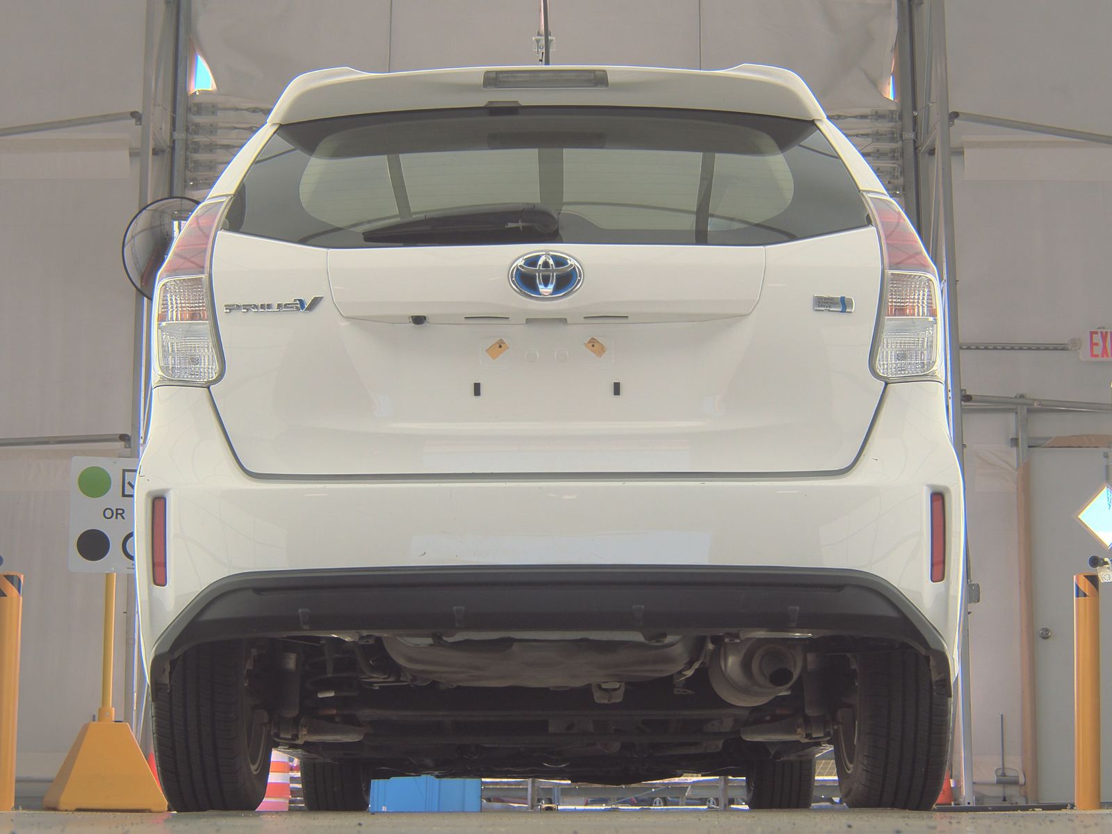 2017 Toyota Prius v Three FWD