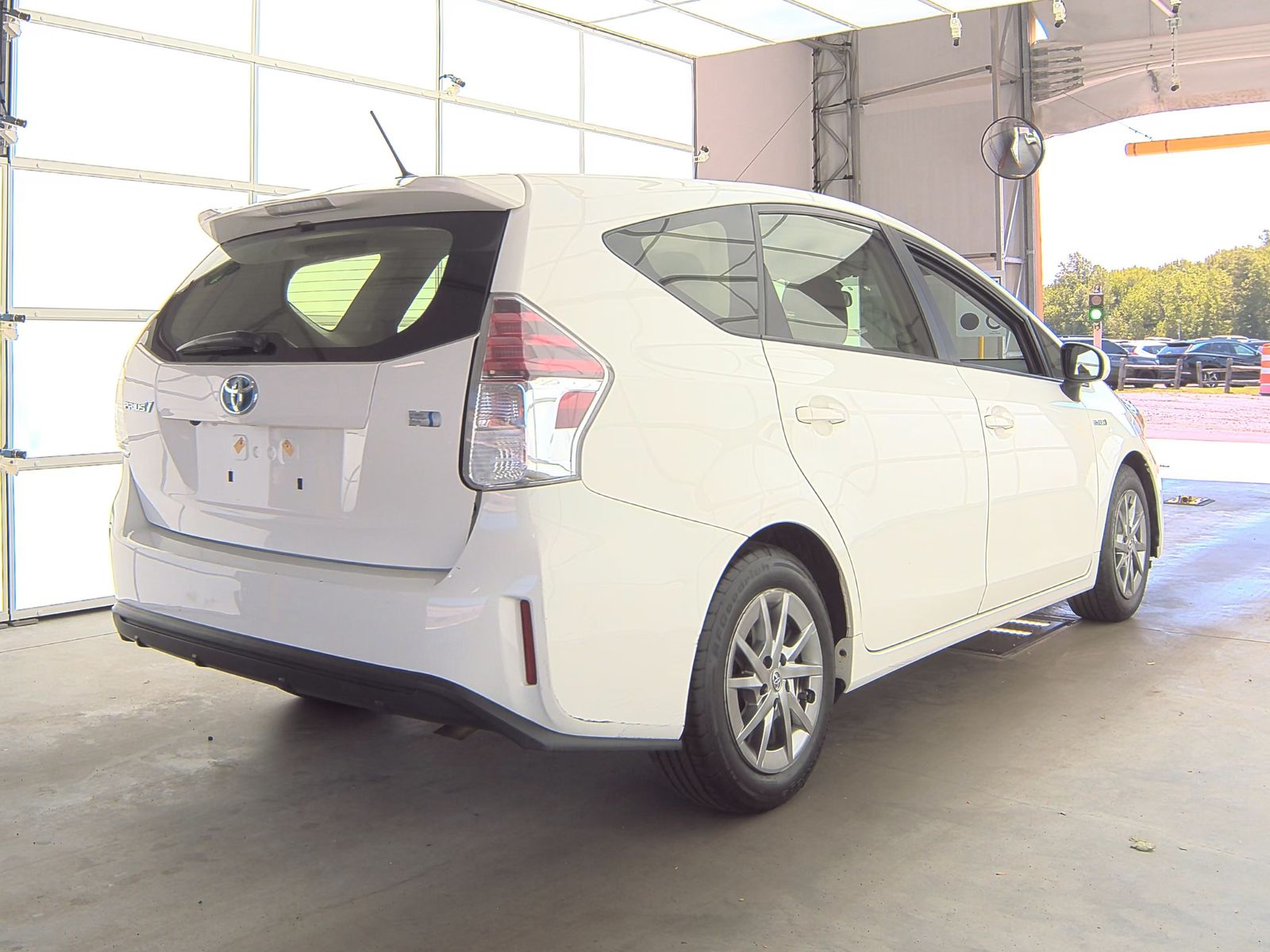 2017 Toyota Prius v Three FWD