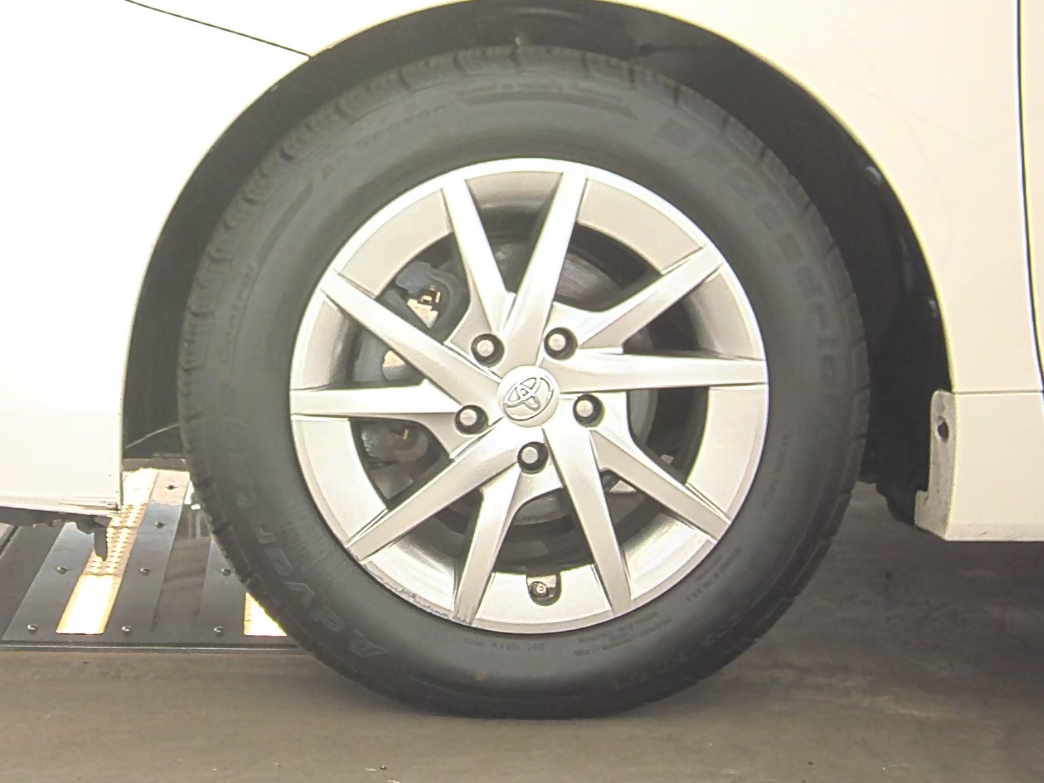 2017 Toyota Prius v Three FWD