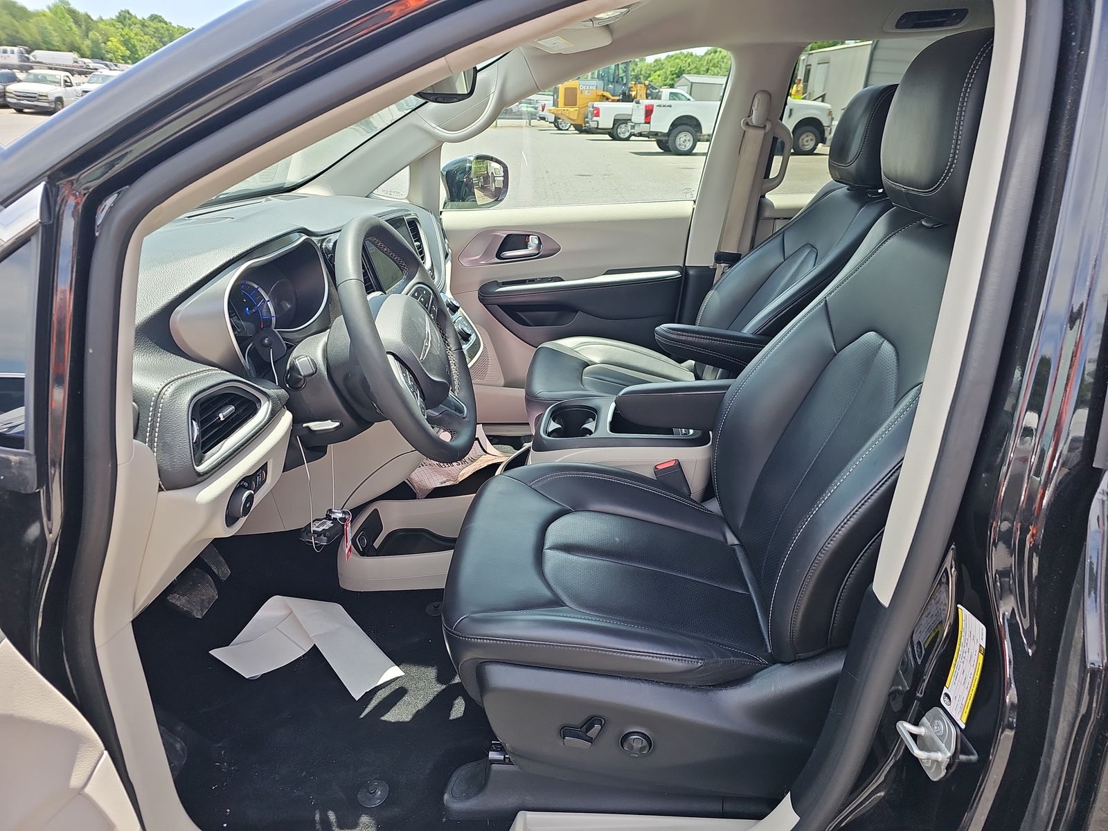 2024 Chrysler Pacifica Hybrid Select FWD