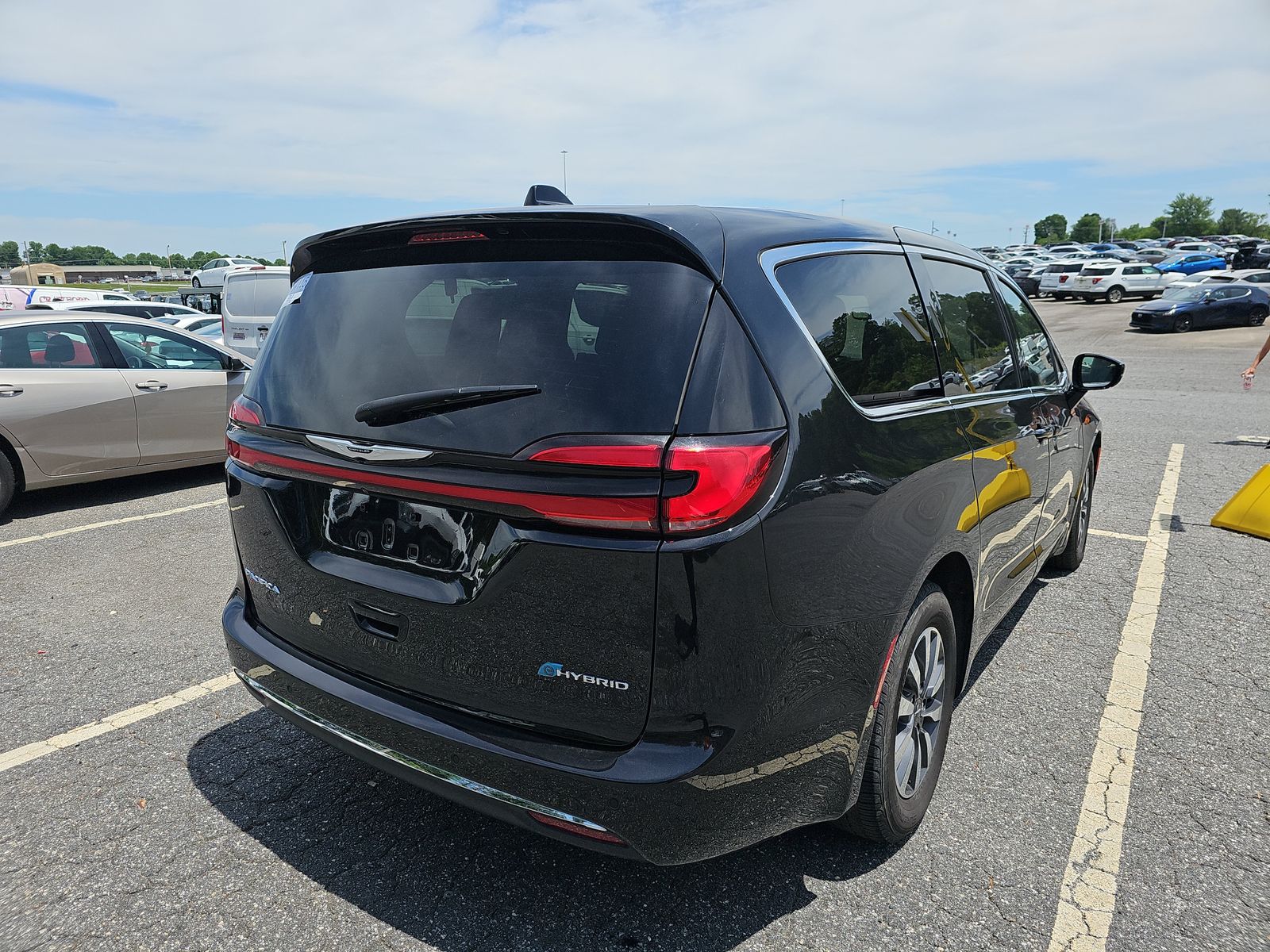 2024 Chrysler Pacifica Hybrid Select FWD