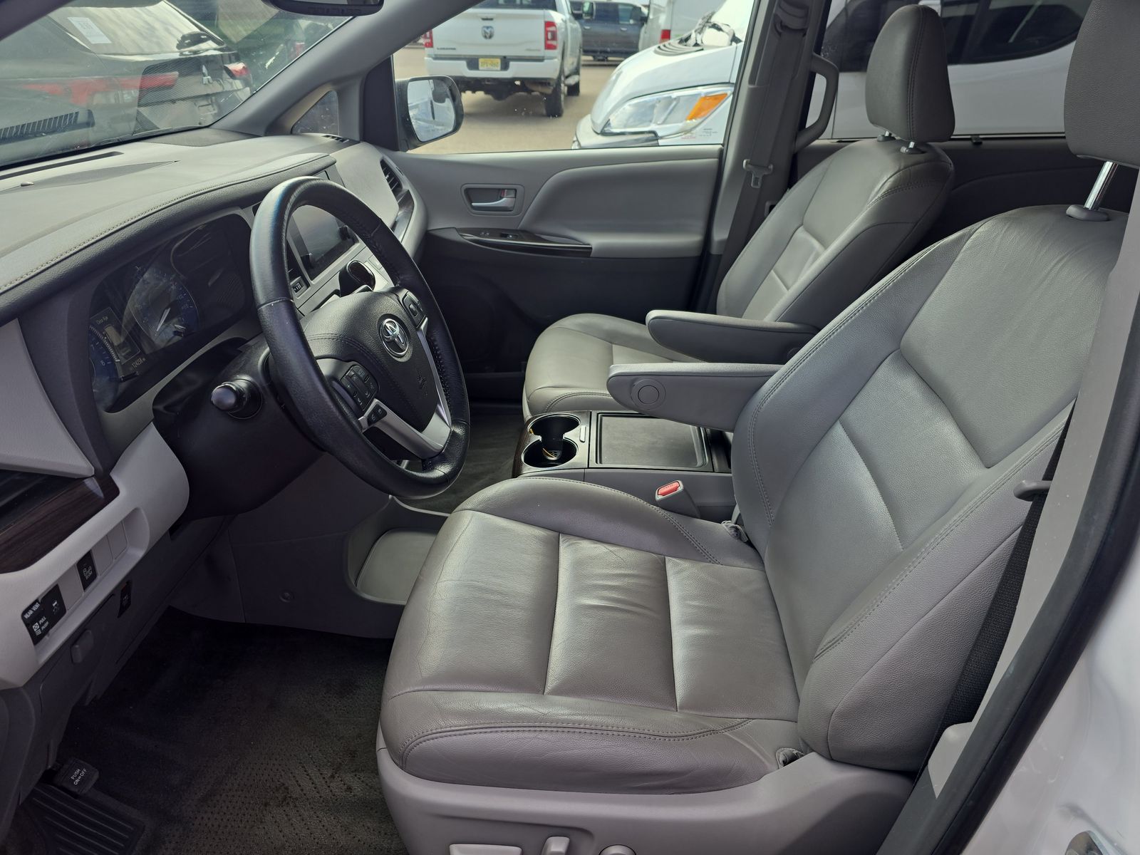 2017 Toyota Sienna XLE FWD