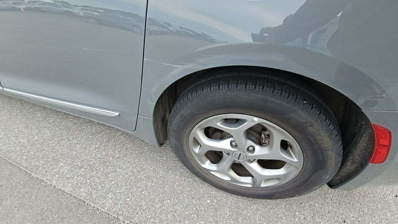 2023 Chrysler Pacifica Limited FWD