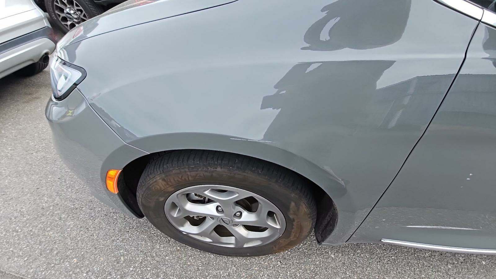 2023 Chrysler Pacifica Limited FWD