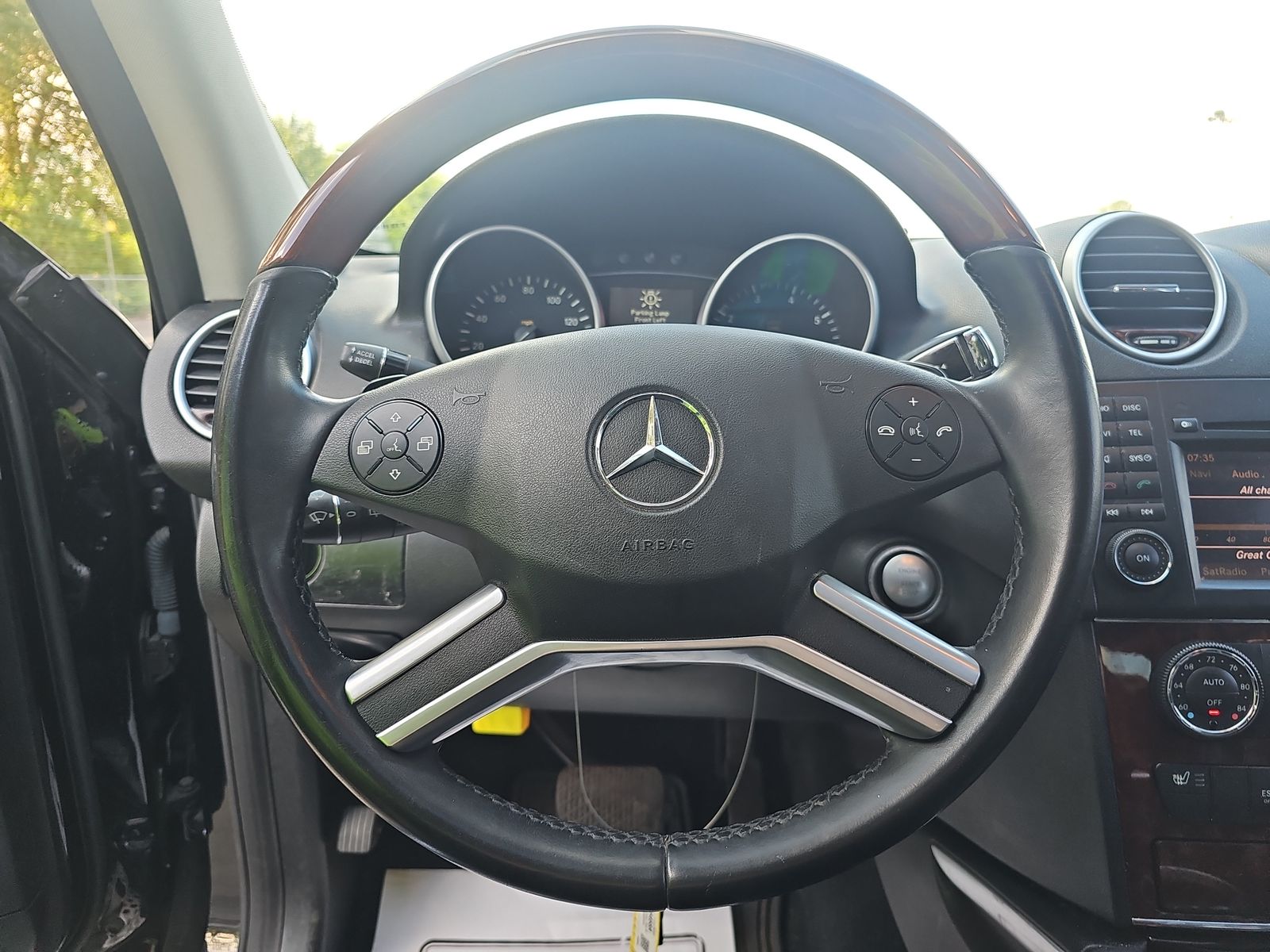 Mercedes-Benz ML 550 снимка Mercedes-Benz ML 550
