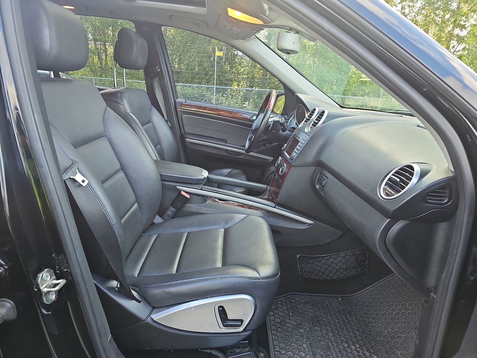 Mercedes-Benz ML 550 снимка Mercedes-Benz ML 550