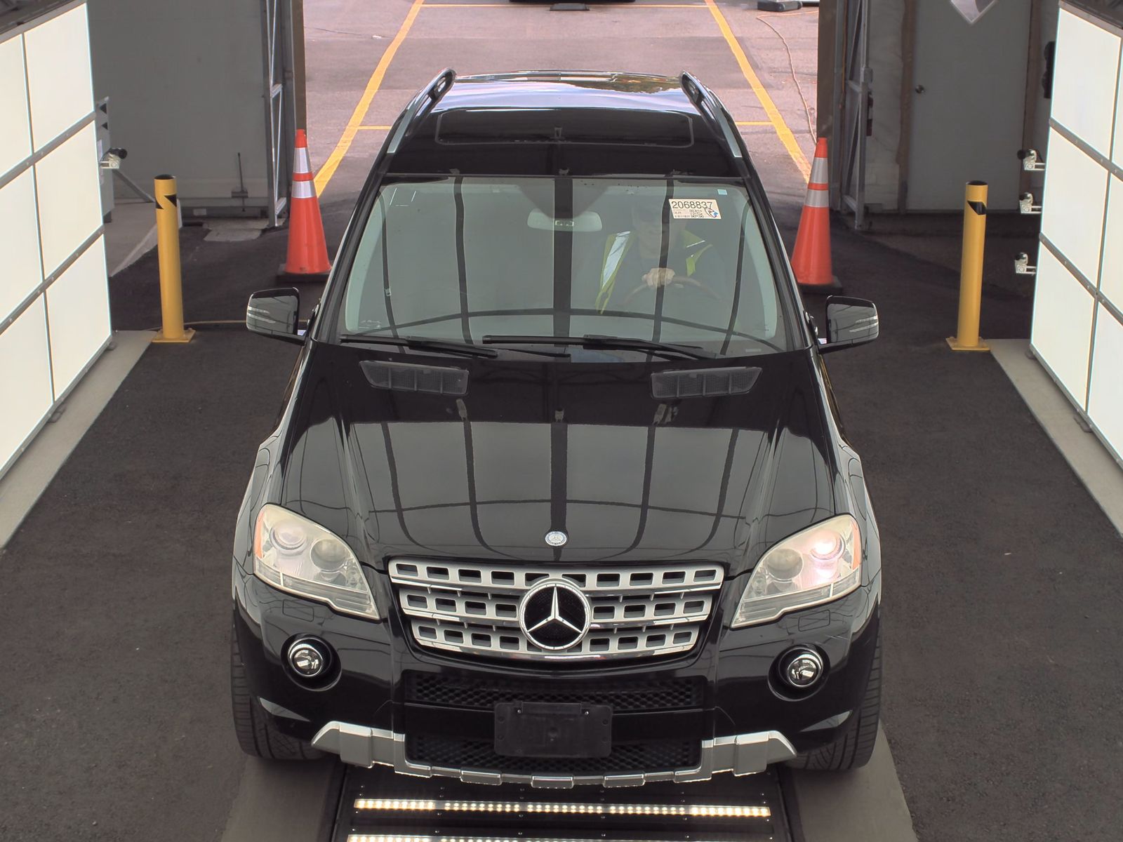 Mercedes-Benz ML 550 снимка Mercedes-Benz ML 550