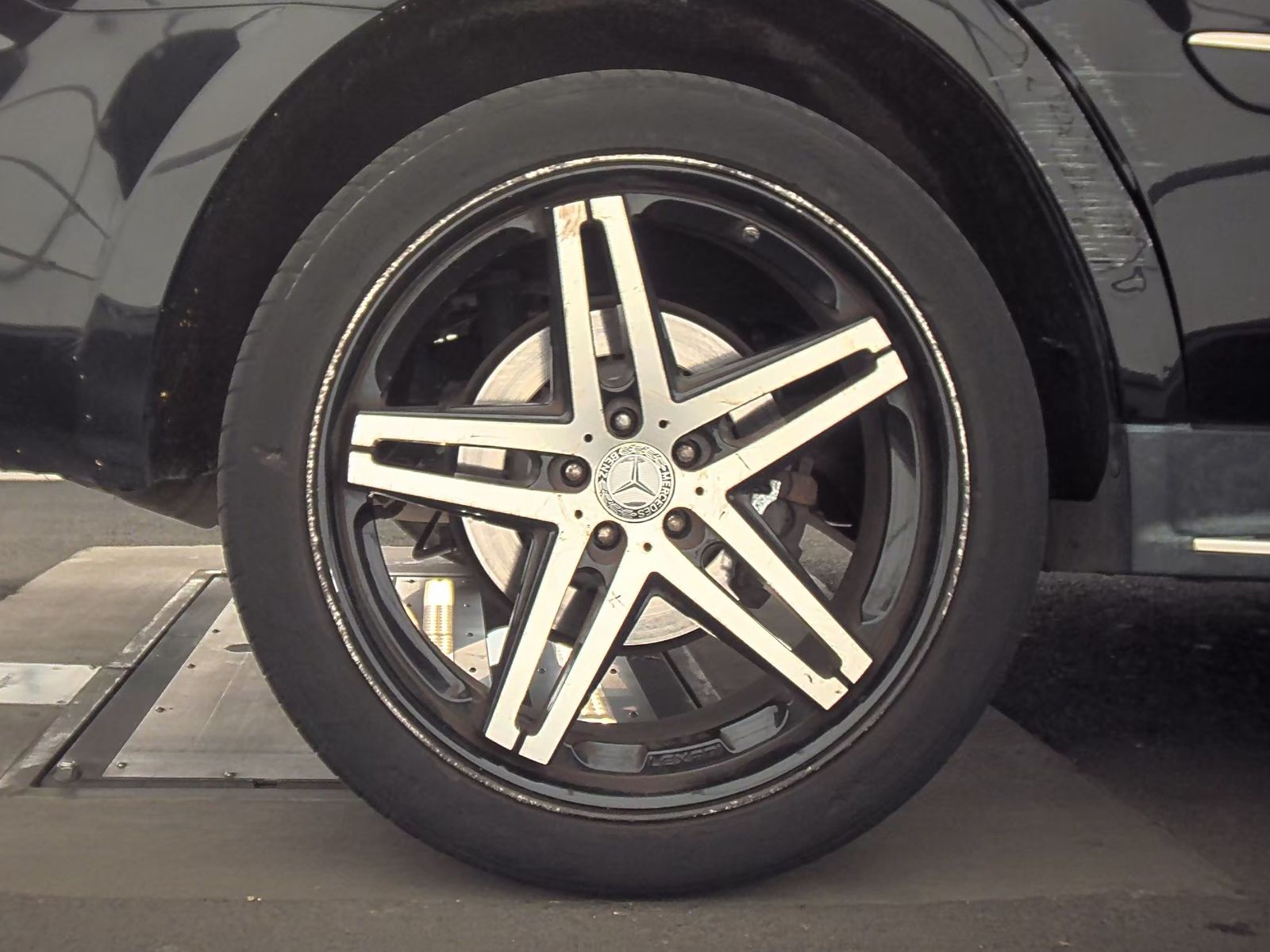 Mercedes-Benz ML 550 снимка Mercedes-Benz ML 550
