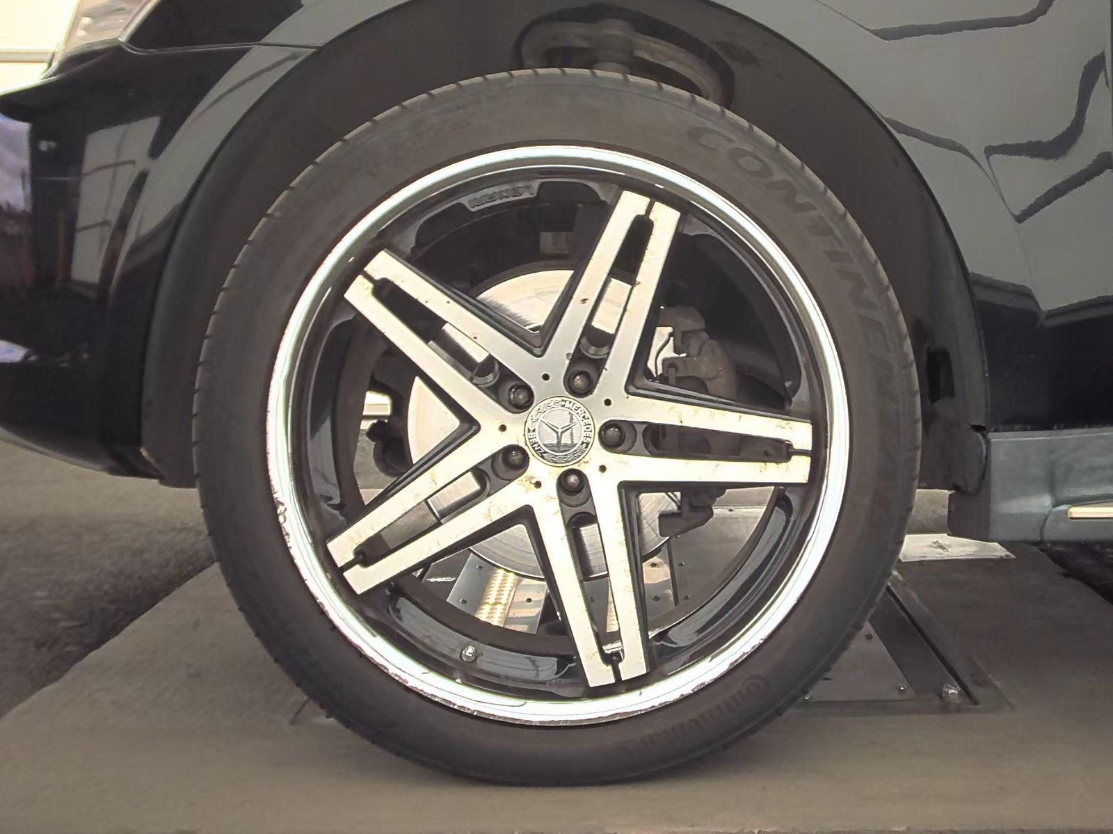 Mercedes-Benz ML 550 снимка Mercedes-Benz ML 550