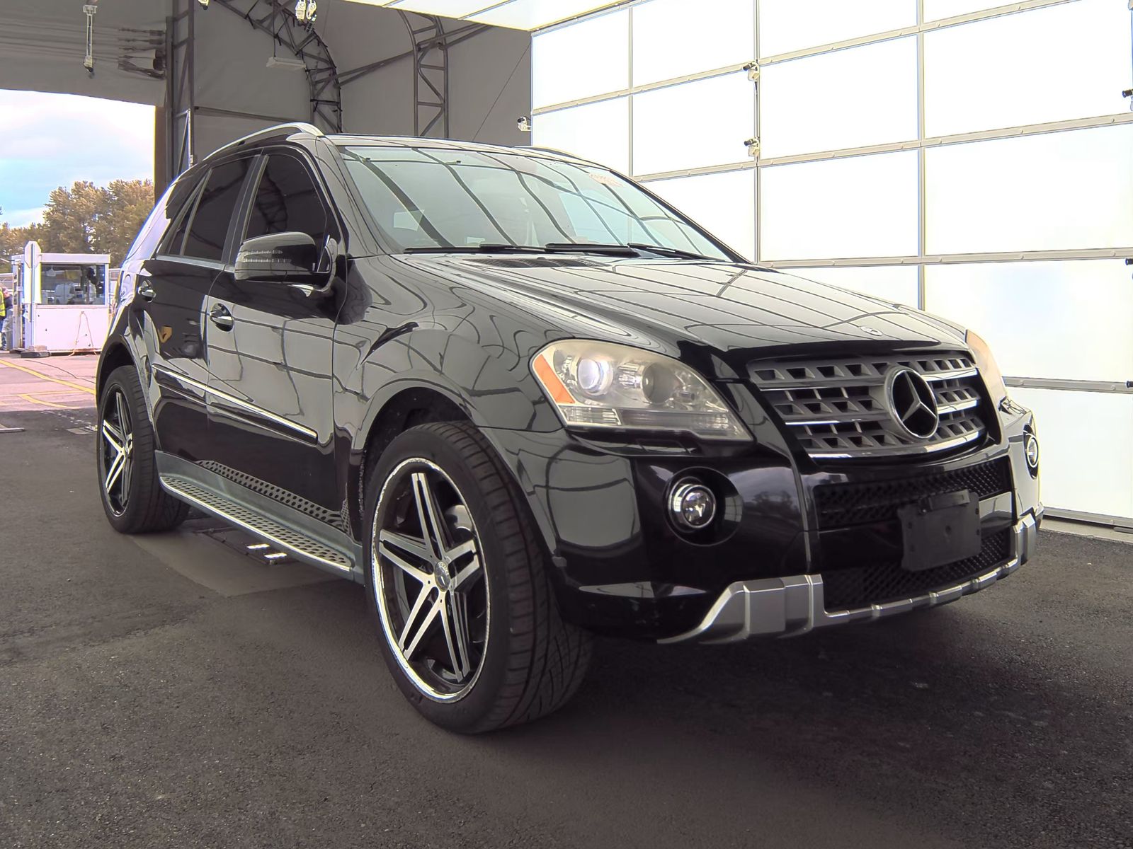 Mercedes-Benz ML 550 снимка Mercedes-Benz ML 550