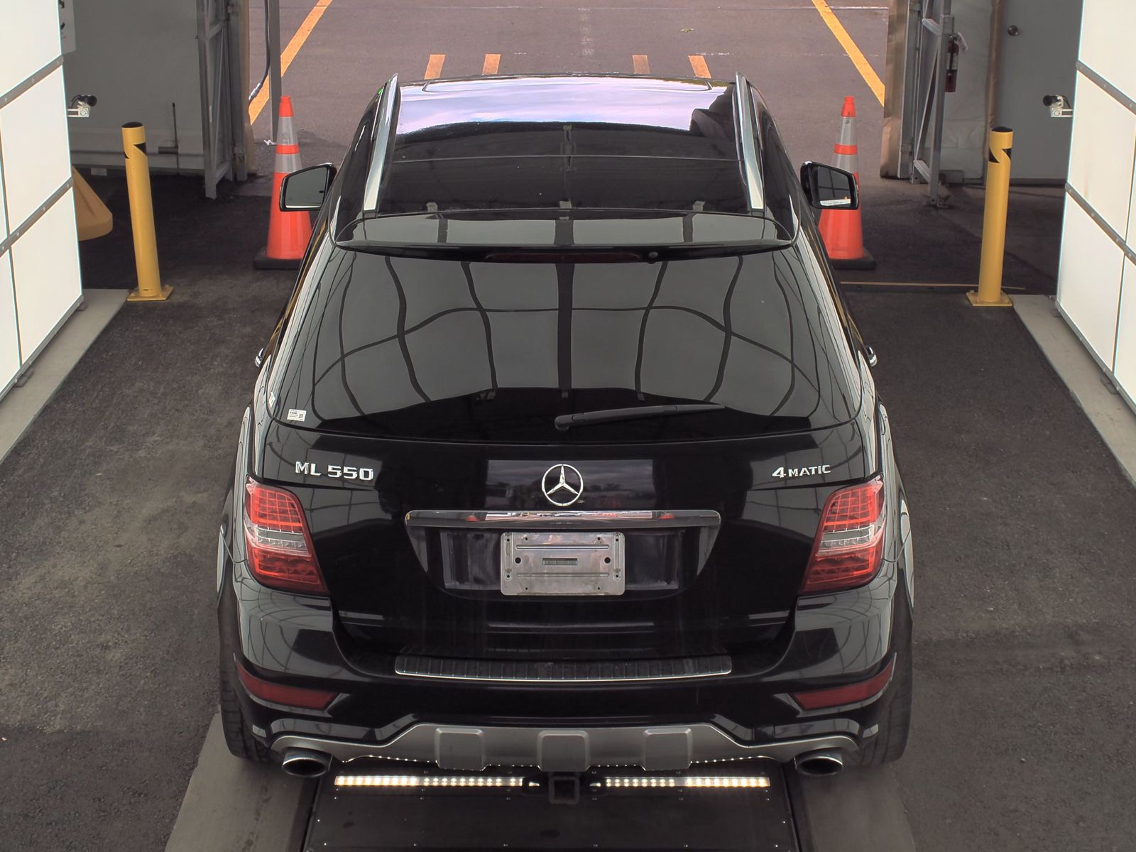 Mercedes-Benz ML 550 снимка Mercedes-Benz ML 550