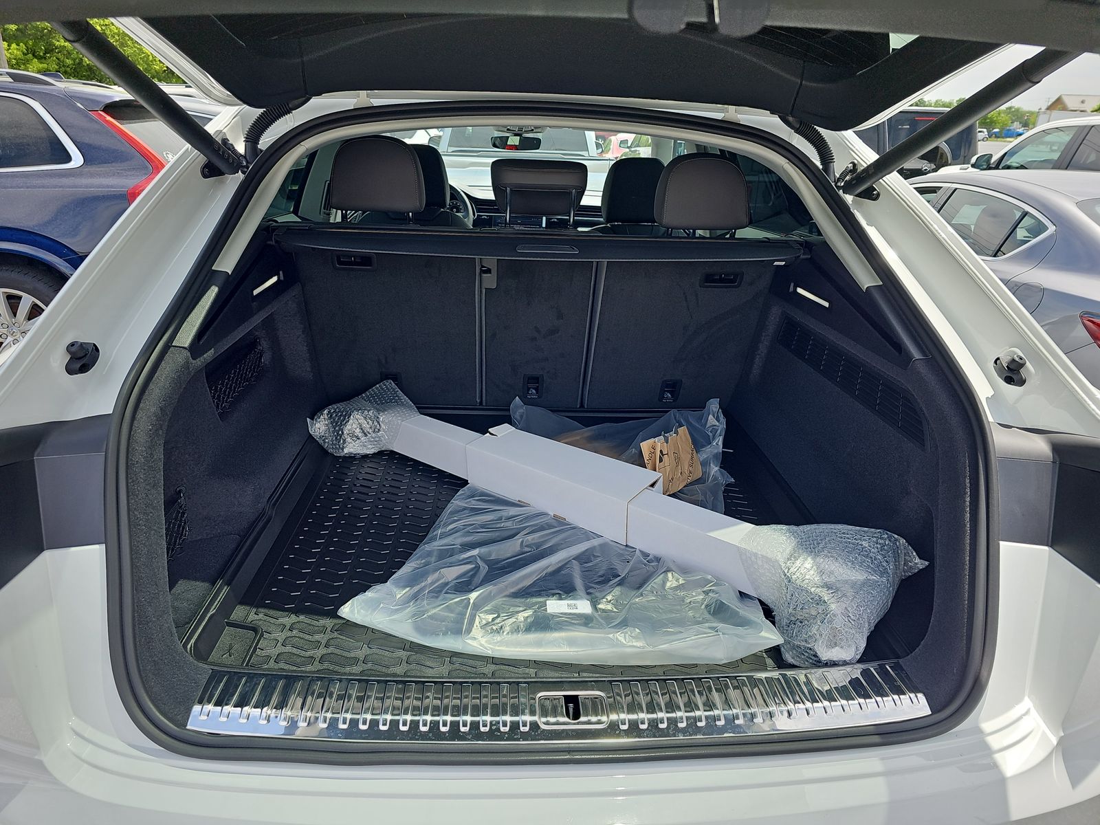 2025 Audi Q8 Premium Plus AWD