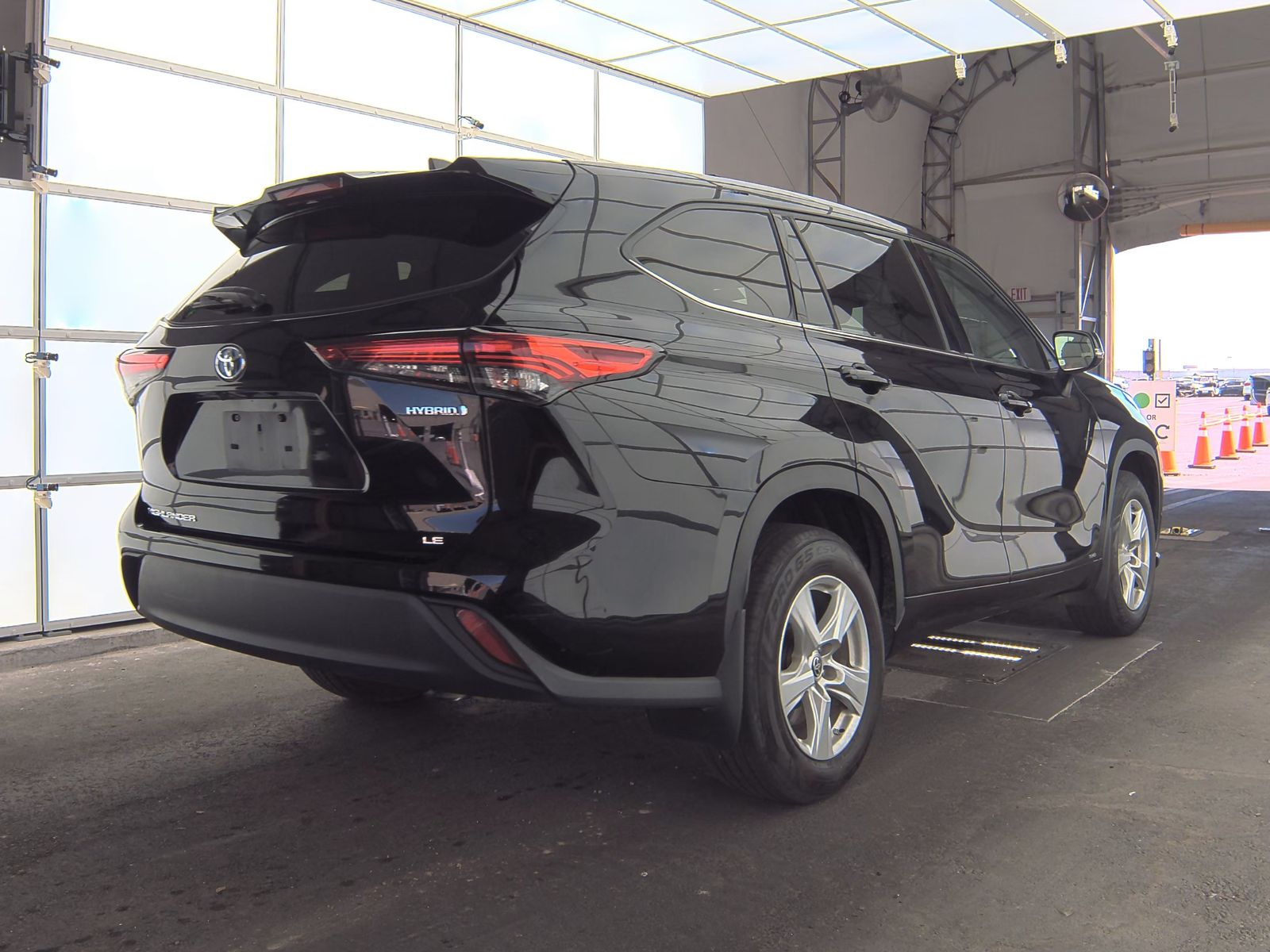 2022 Toyota Highlander Hybrid LE AWD