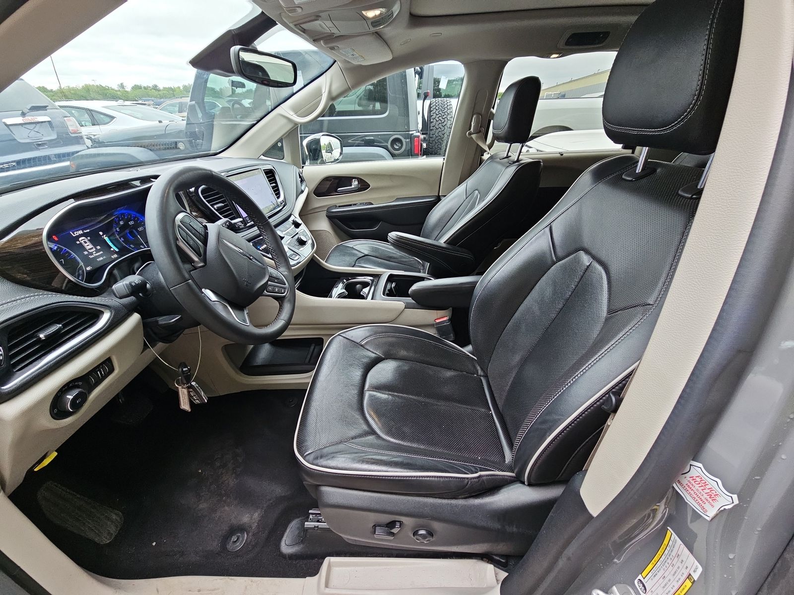2023 Chrysler Pacifica Limited FWD