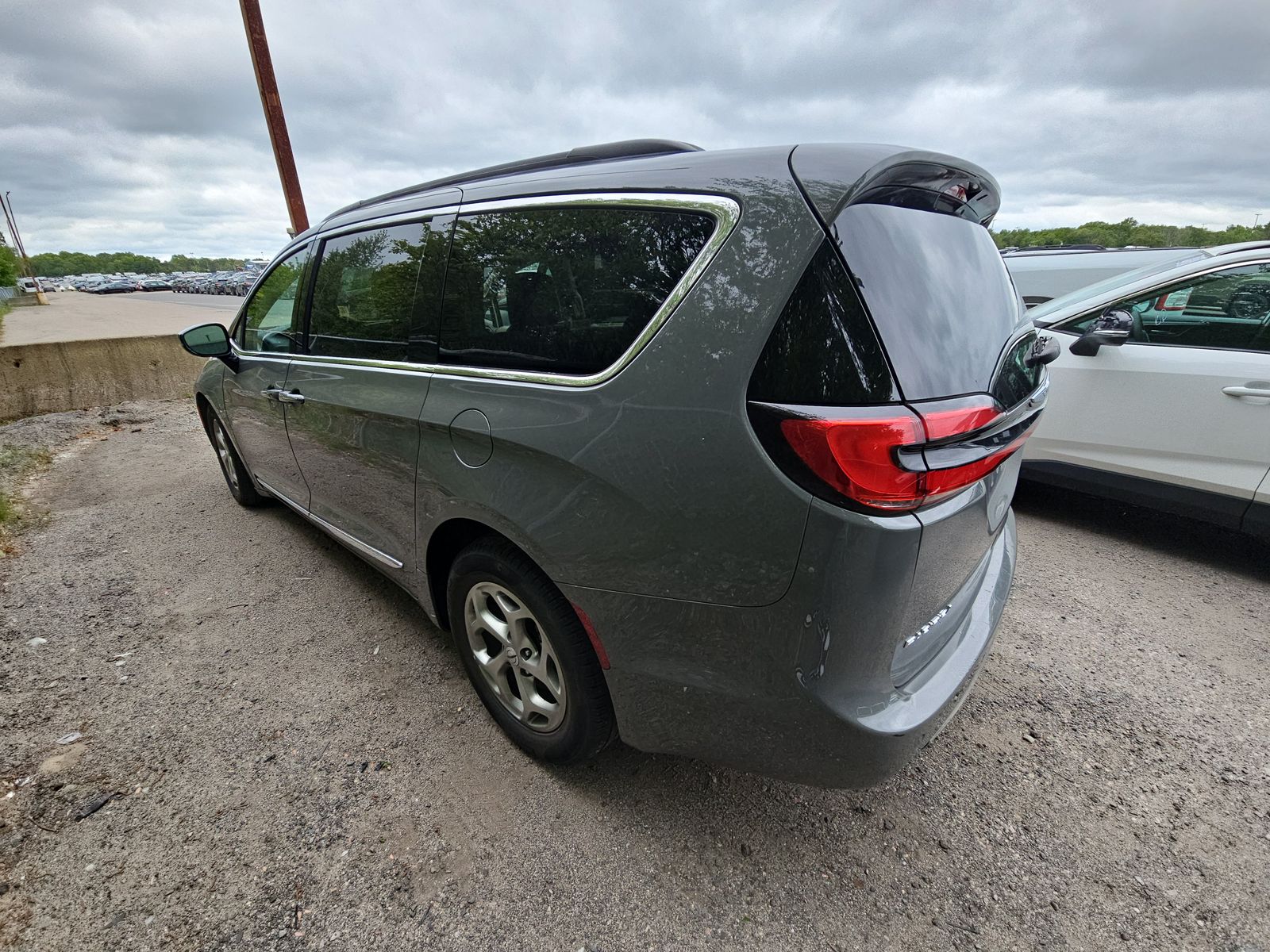 2023 Chrysler Pacifica Limited FWD