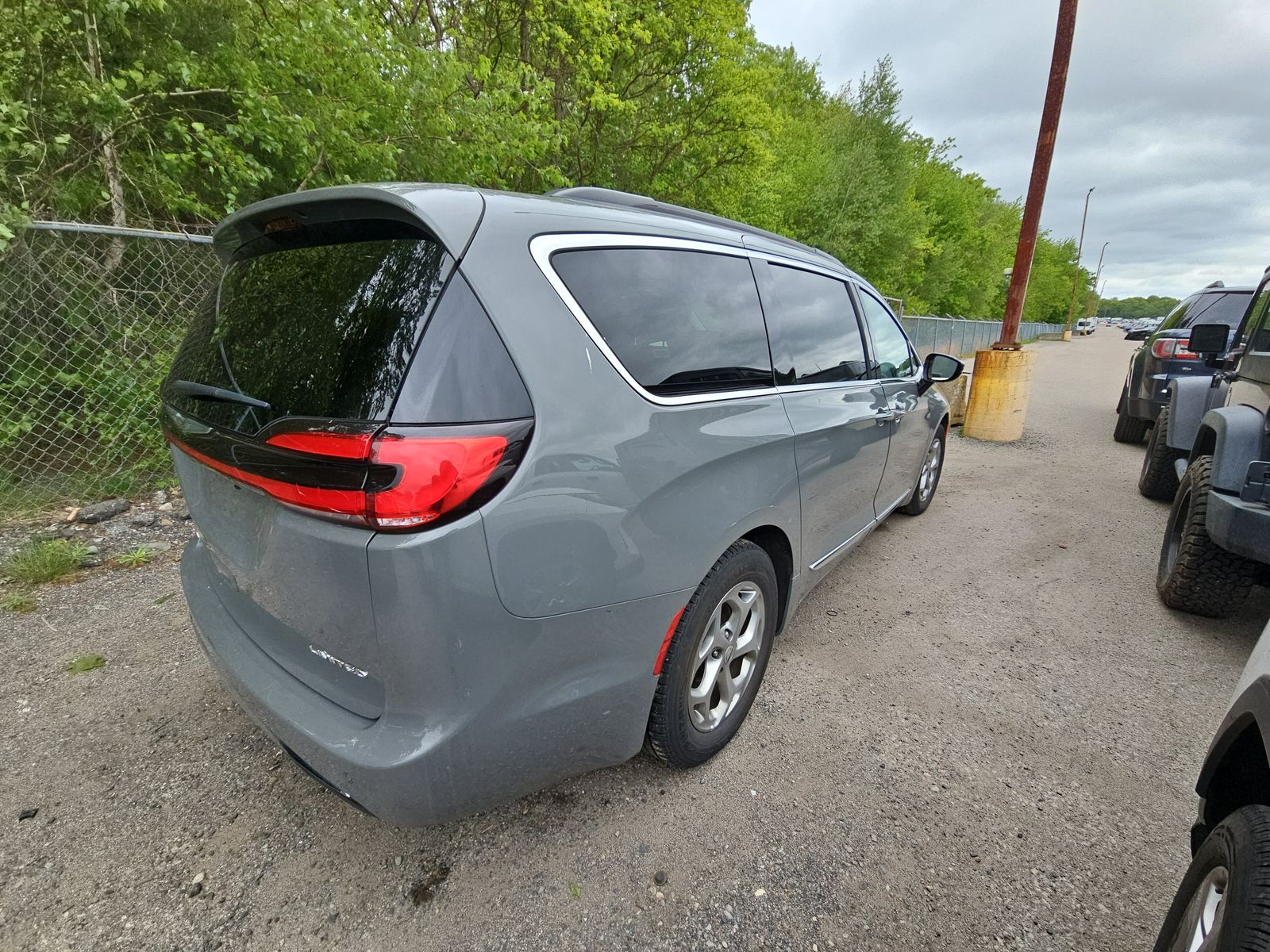 2023 Chrysler Pacifica Limited FWD