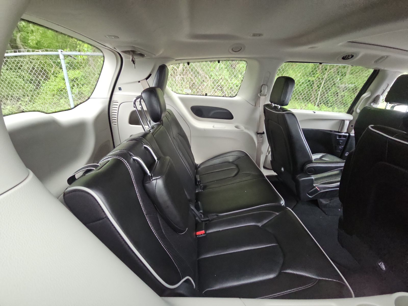 2023 Chrysler Pacifica Limited FWD