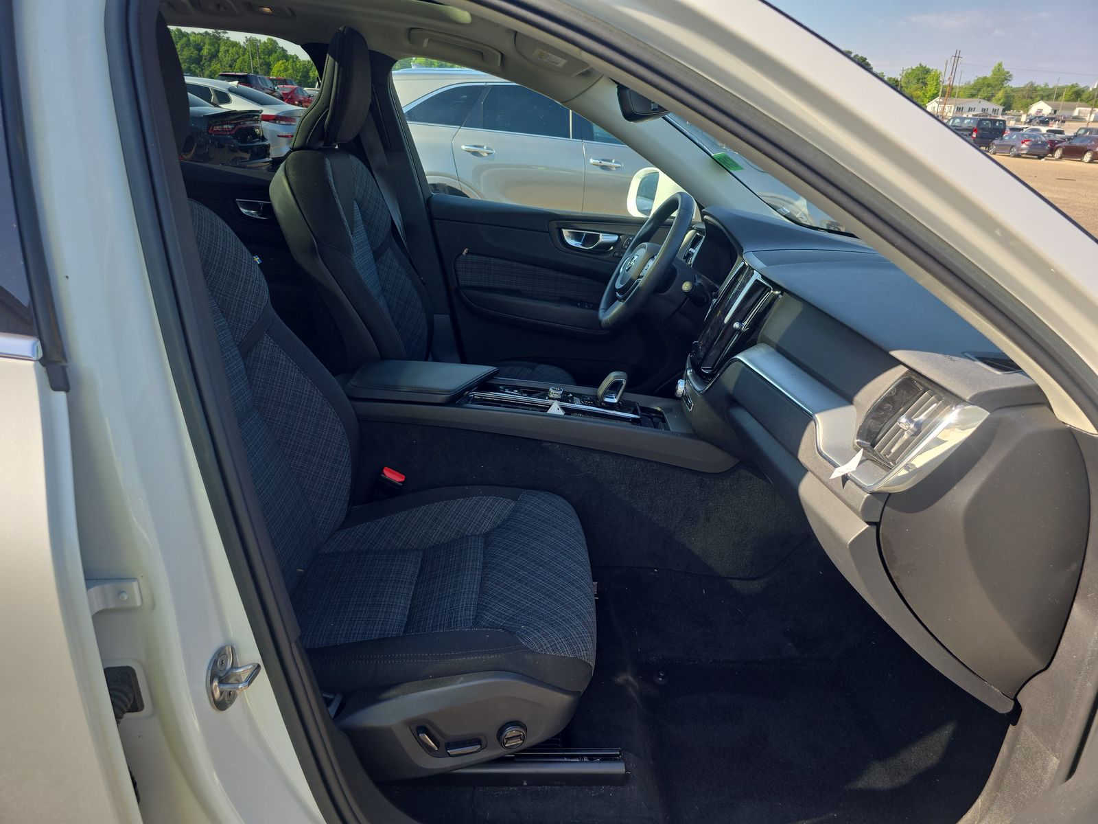 2022 Volvo XC60 B5 Momentum AWD