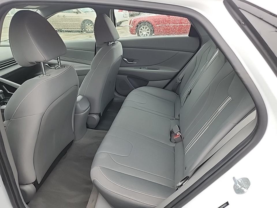 2022 Hyundai Elantra SEL FWD