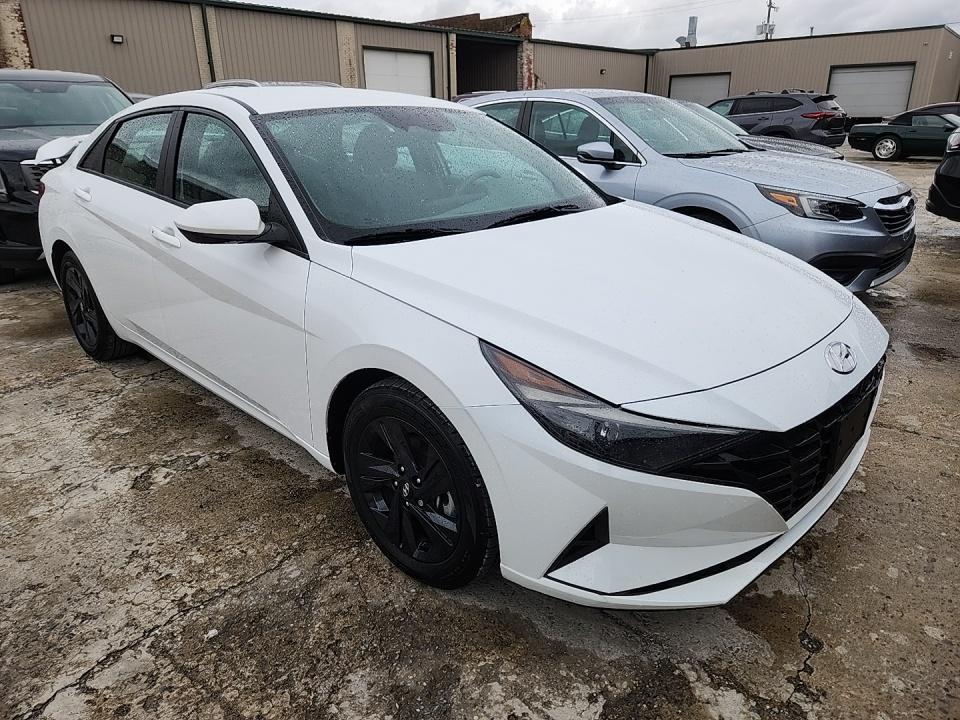 2022 Hyundai Elantra SEL FWD