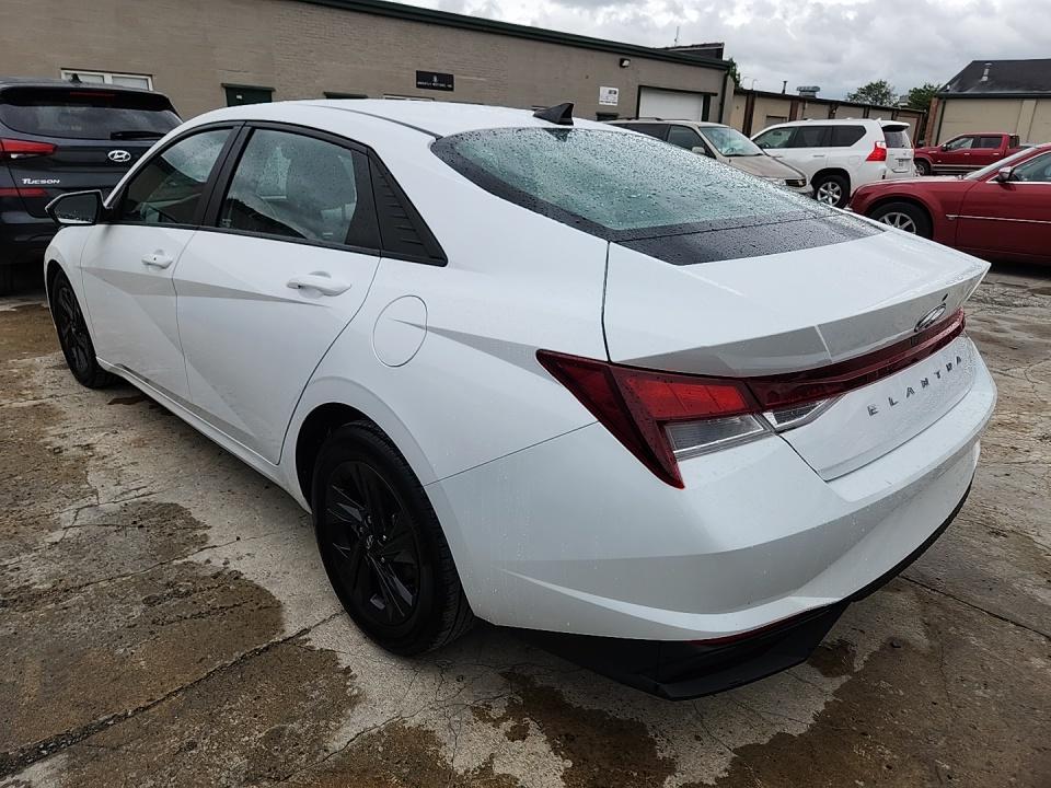 2022 Hyundai Elantra SEL FWD