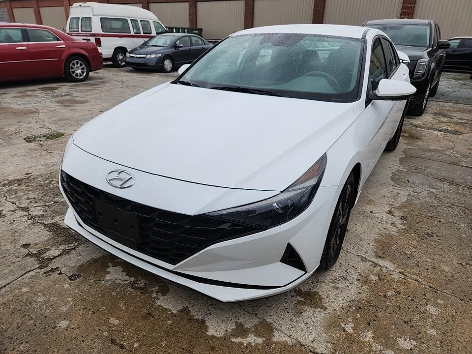 2022 Hyundai Elantra SEL FWD