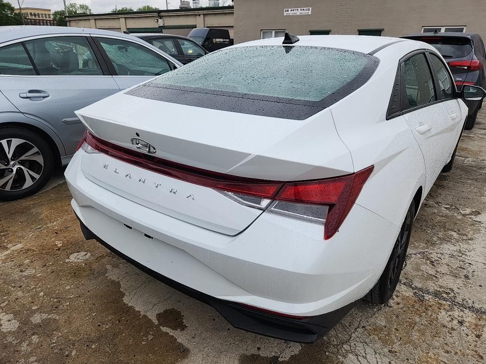 2022 Hyundai Elantra SEL FWD