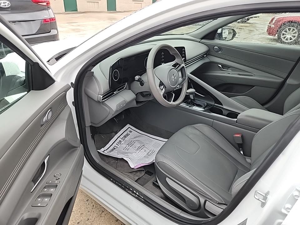 2022 Hyundai Elantra SEL FWD