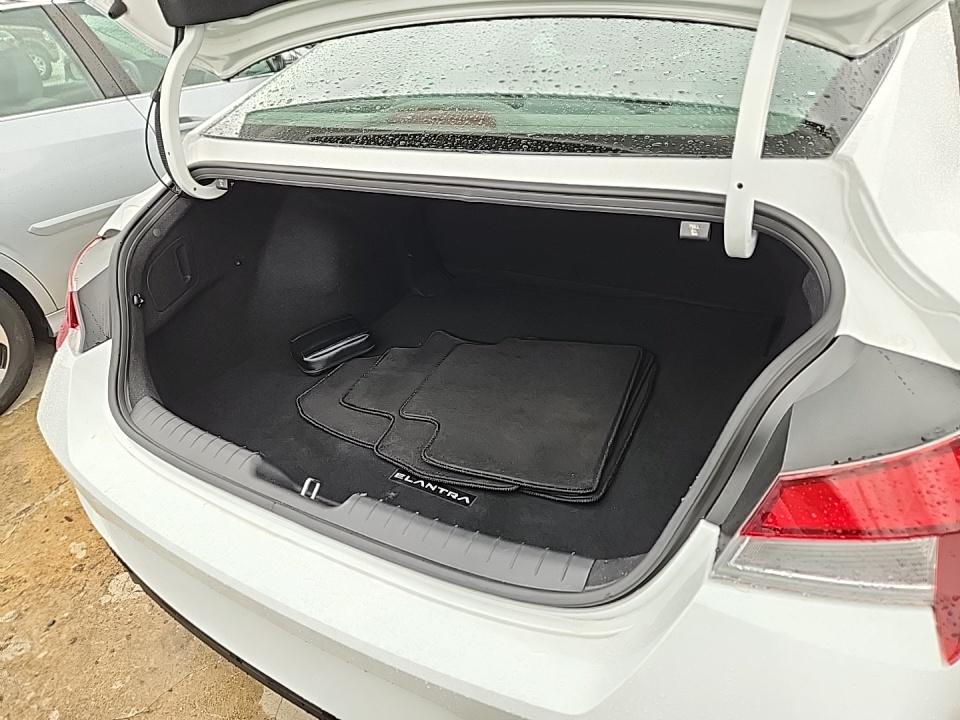 2022 Hyundai Elantra SEL FWD