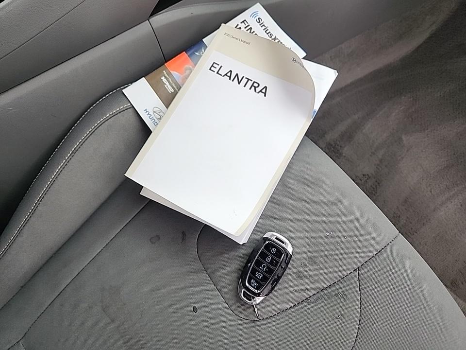 2022 Hyundai Elantra SEL FWD