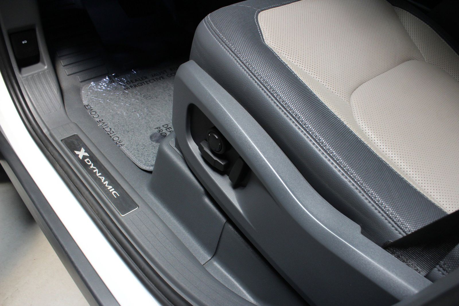 2023 Land Rover Defender 110 X-Dynamic SE AWD