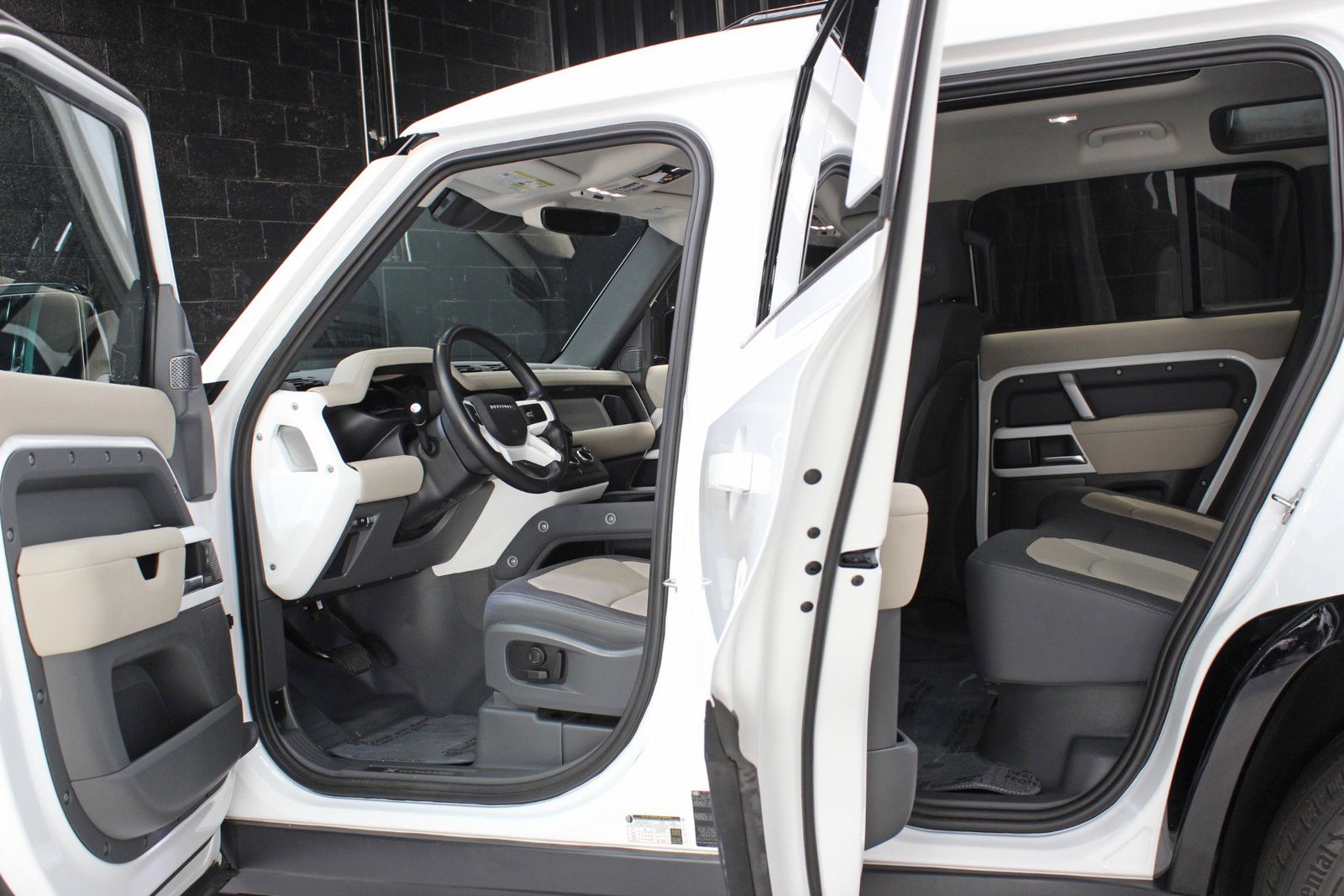 2023 Land Rover Defender 110 X-Dynamic SE AWD